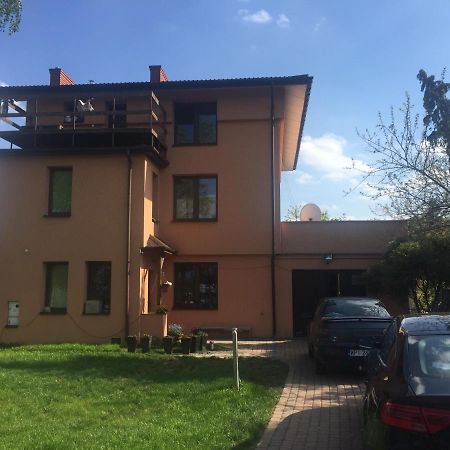 Samodzielny Pokoj W Wygodnym Domu Z Parkingiem Apartment Piaseczno  Bagian luar foto