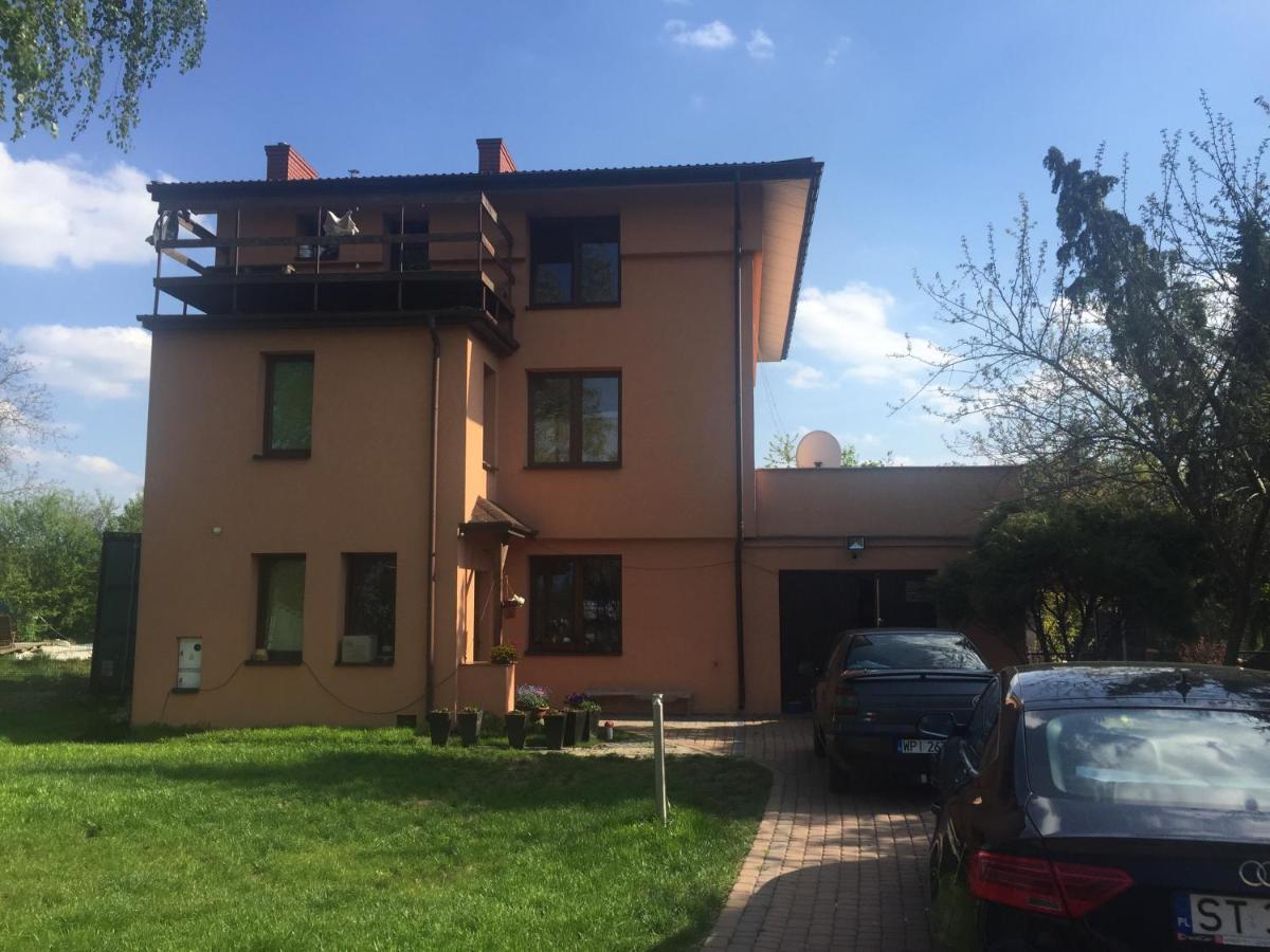 Samodzielny Pokoj W Wygodnym Domu Z Parkingiem Apartment Piaseczno  Bagian luar foto