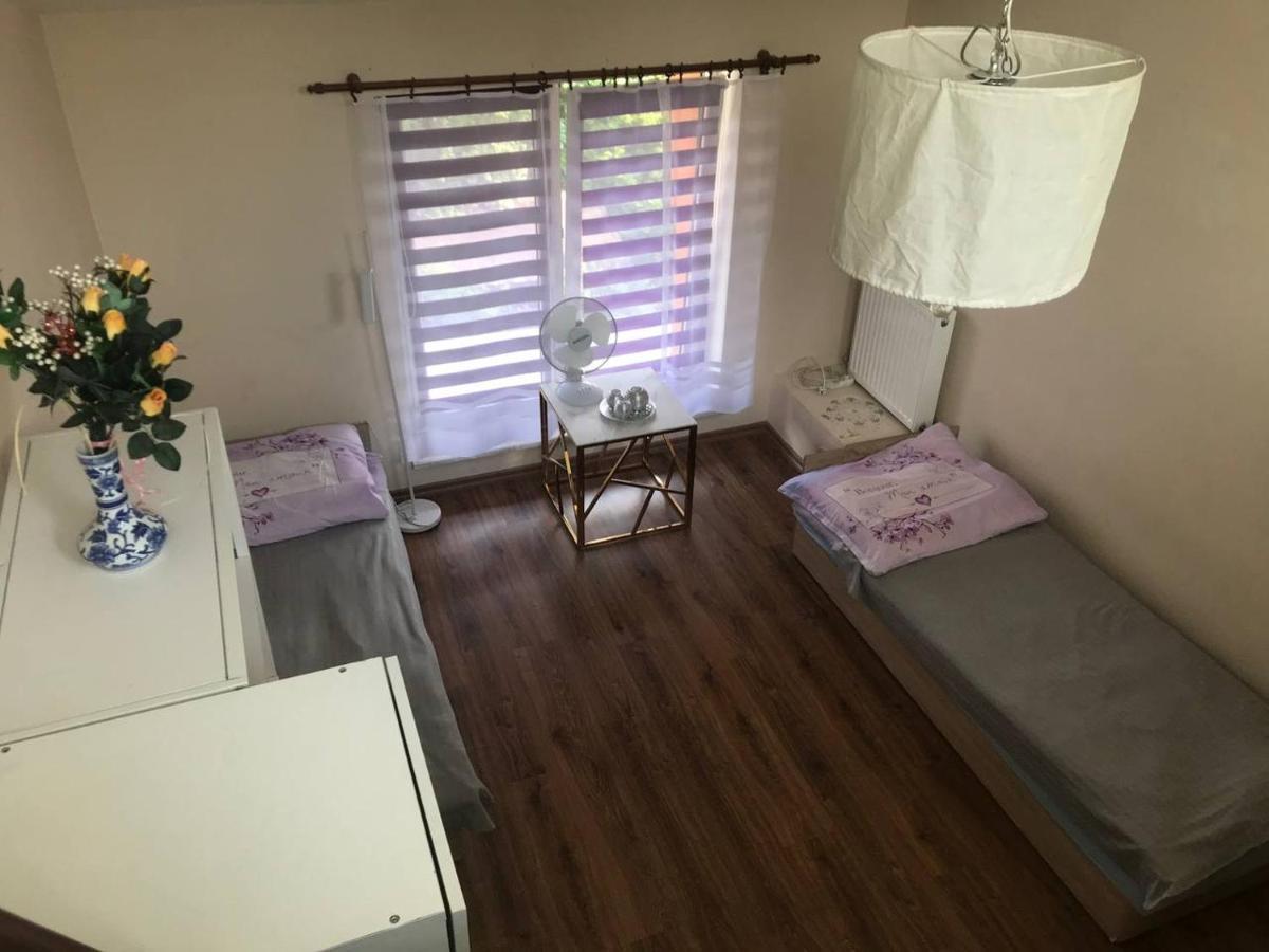 Samodzielny Pokoj W Wygodnym Domu Z Parkingiem Apartment Piaseczno  Bagian luar foto